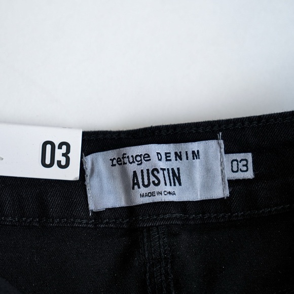 🔥 NWT REFUGE DENIM AUSTIN Black Flared Distressed Jeans - Picture 6 of 8